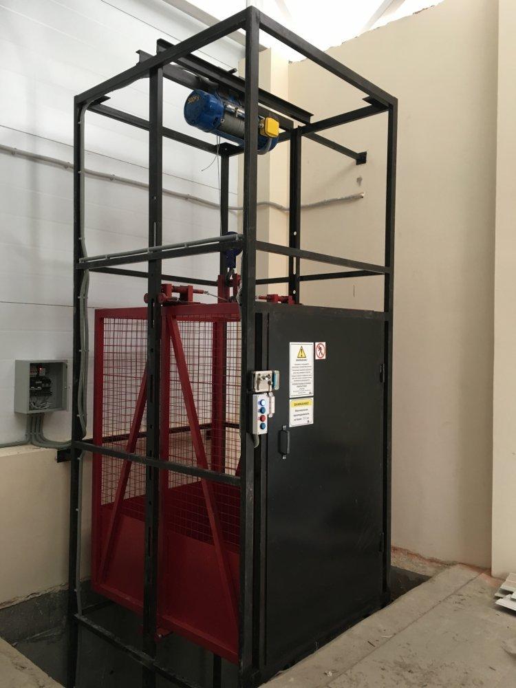 Грузовой лифт подъемник